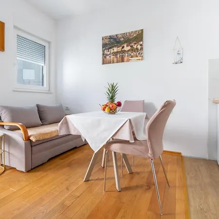 Mary Apartment Makarska