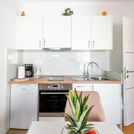 Mary Apartment Makarska